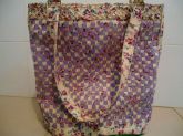 Bolsa estampa de rosas com trecê lilás.